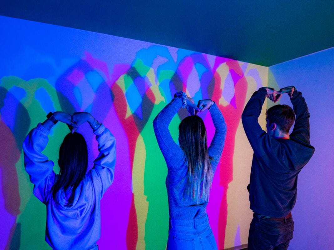 illusion-rooms-exhibits-gallery1-moi-ATH-1200x900-1